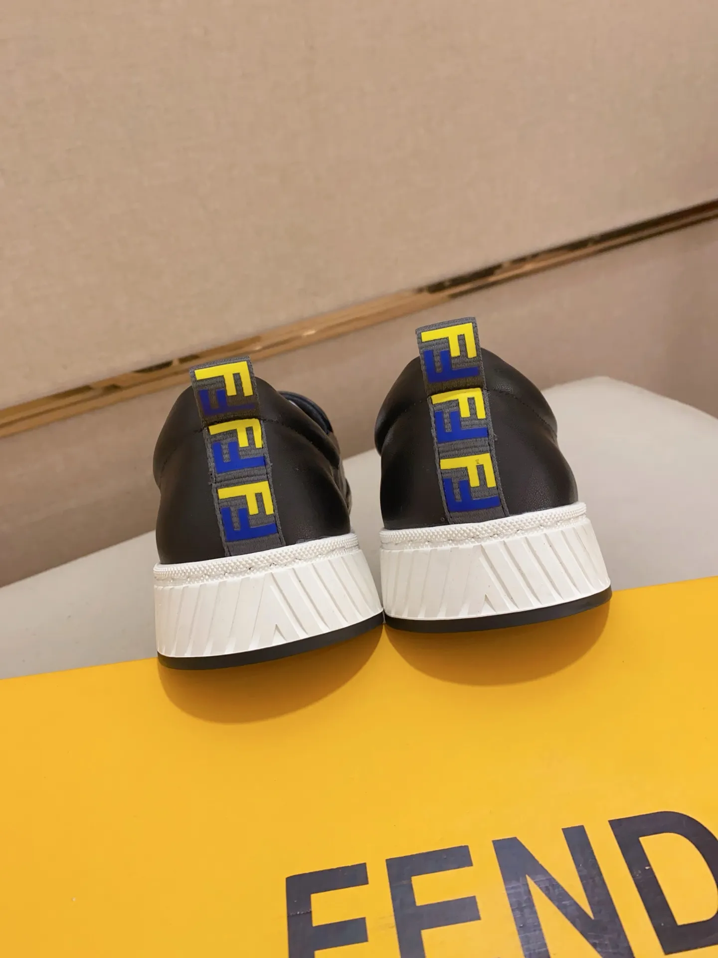 Men's shoes 💰 400💰 (fendi) New style 👊🏻 upper 🇮🇹 imported cowhide fabric 🇩🇪 lining imported sheepskin lining. The original outsole is molded to highlight the identity of every man, and the upper foot is elegant and stable🚶🏻🚶🏻The high-end custom counters reproduce the original version📯No matter the wind or rain, the shoe last remains unchanged and can withstand the verification of time🔍️,🔵 Size: 38-44